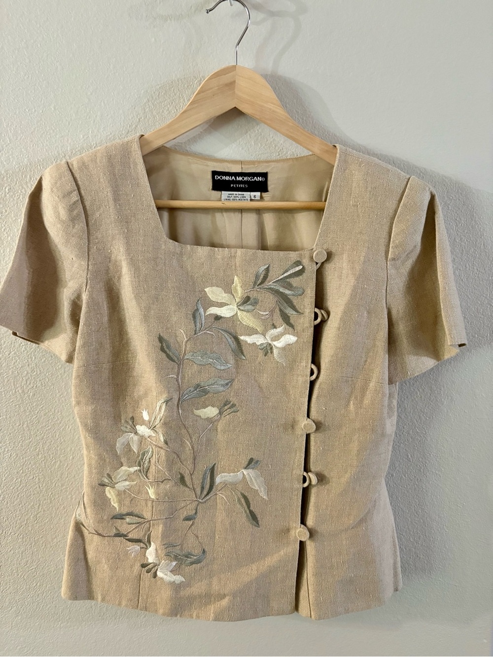 90s Butter Mom Beige Linen Blend Embroidered Top size 6 Donna Morgan